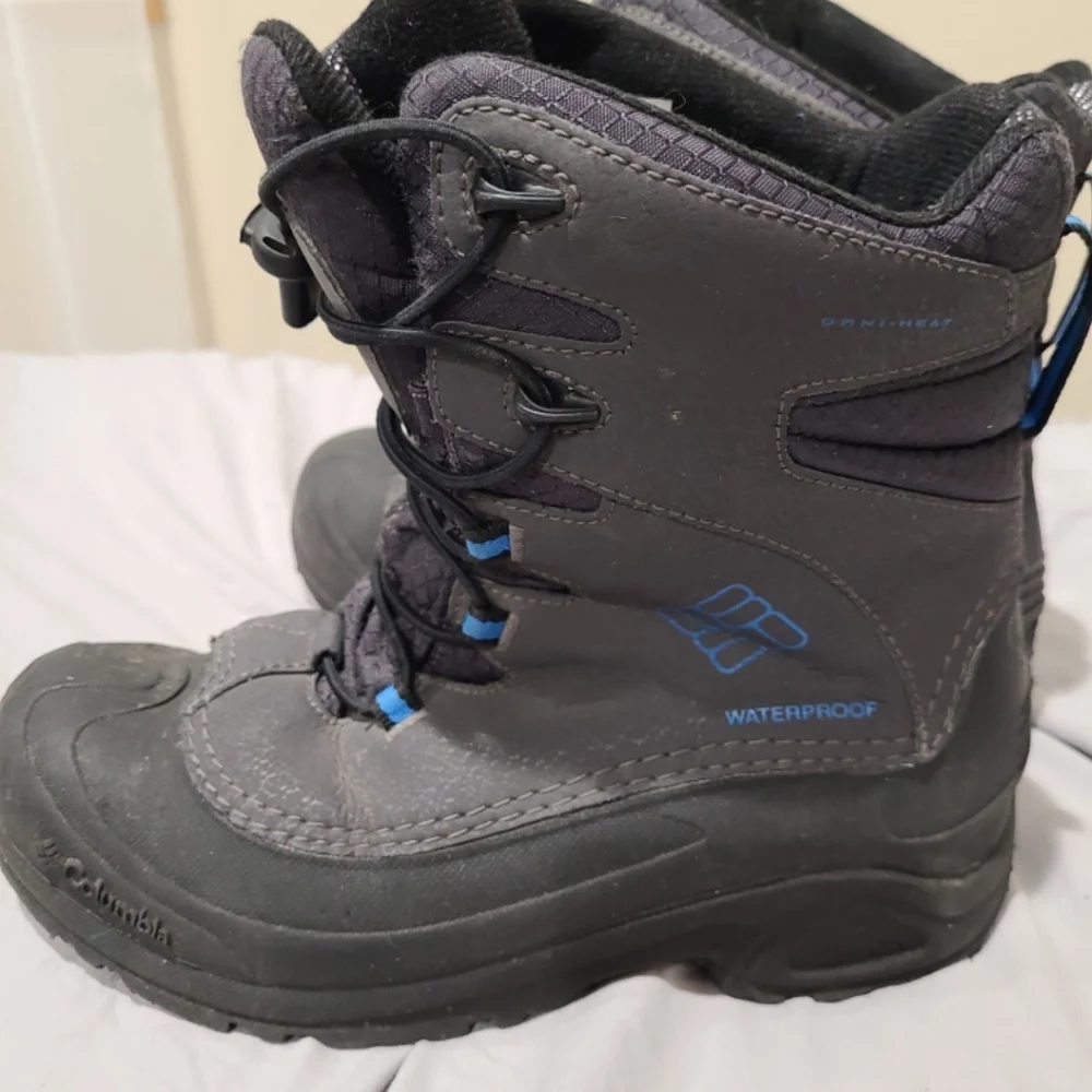 Columbia Womens Size 7 Waterproof 200 grams‎ Winter Snowboots.